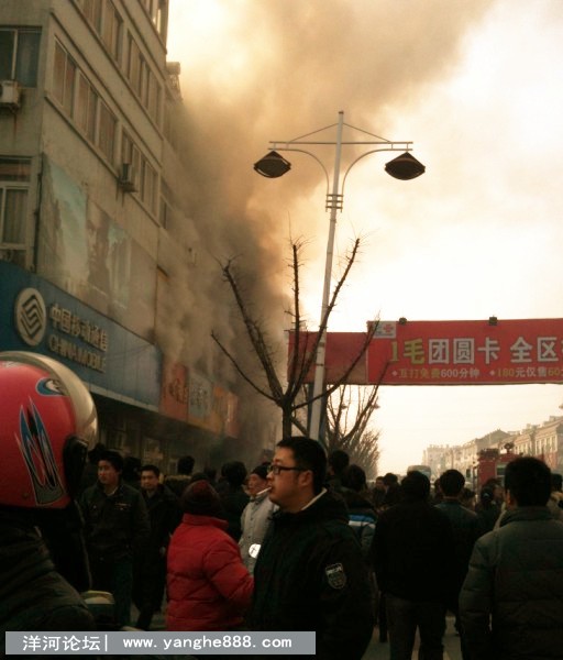 洋河酒家南路靠近红绿灯处发生火灾