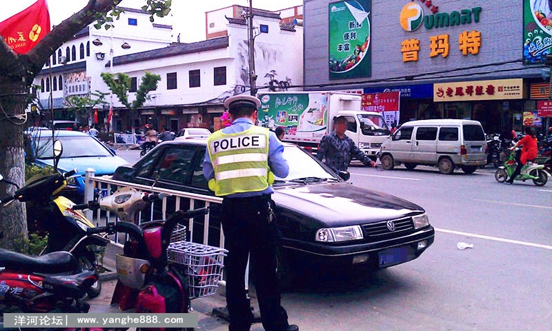 酒家路违章停车